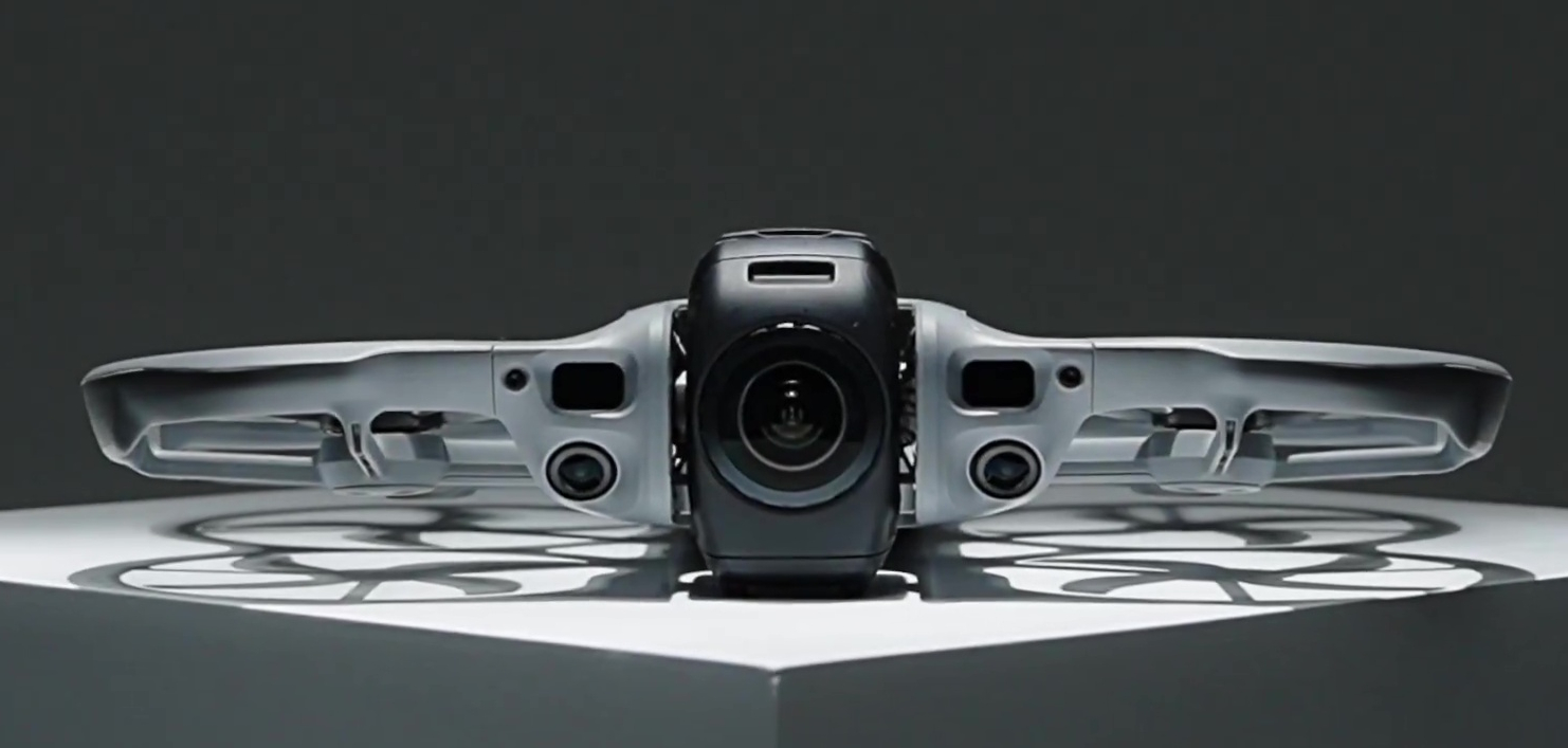 Vista frontal de la cámara dual del dron DJI Avata 360